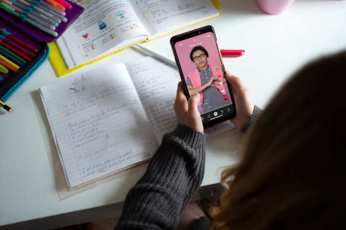 Stop smartphones in high schools: more rigid rules and incoming penalties
