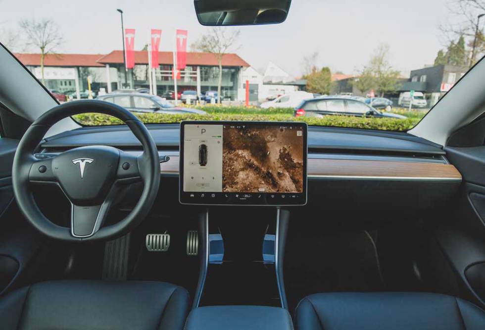 1652286895 897 Important problems in the screens of the Tesla what is