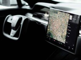 The rotating screens arrive at the Tesla Model S that leave the factory
