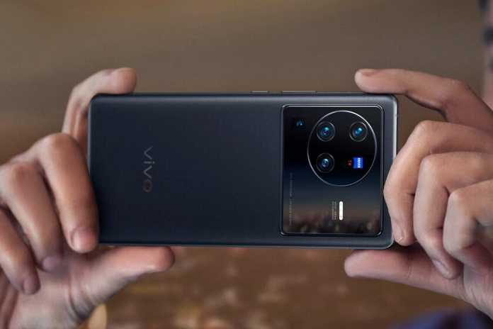 The best Vivo mobile arrives in Spain multiplying cameras and price: the Vivo X80 Pro is now official
