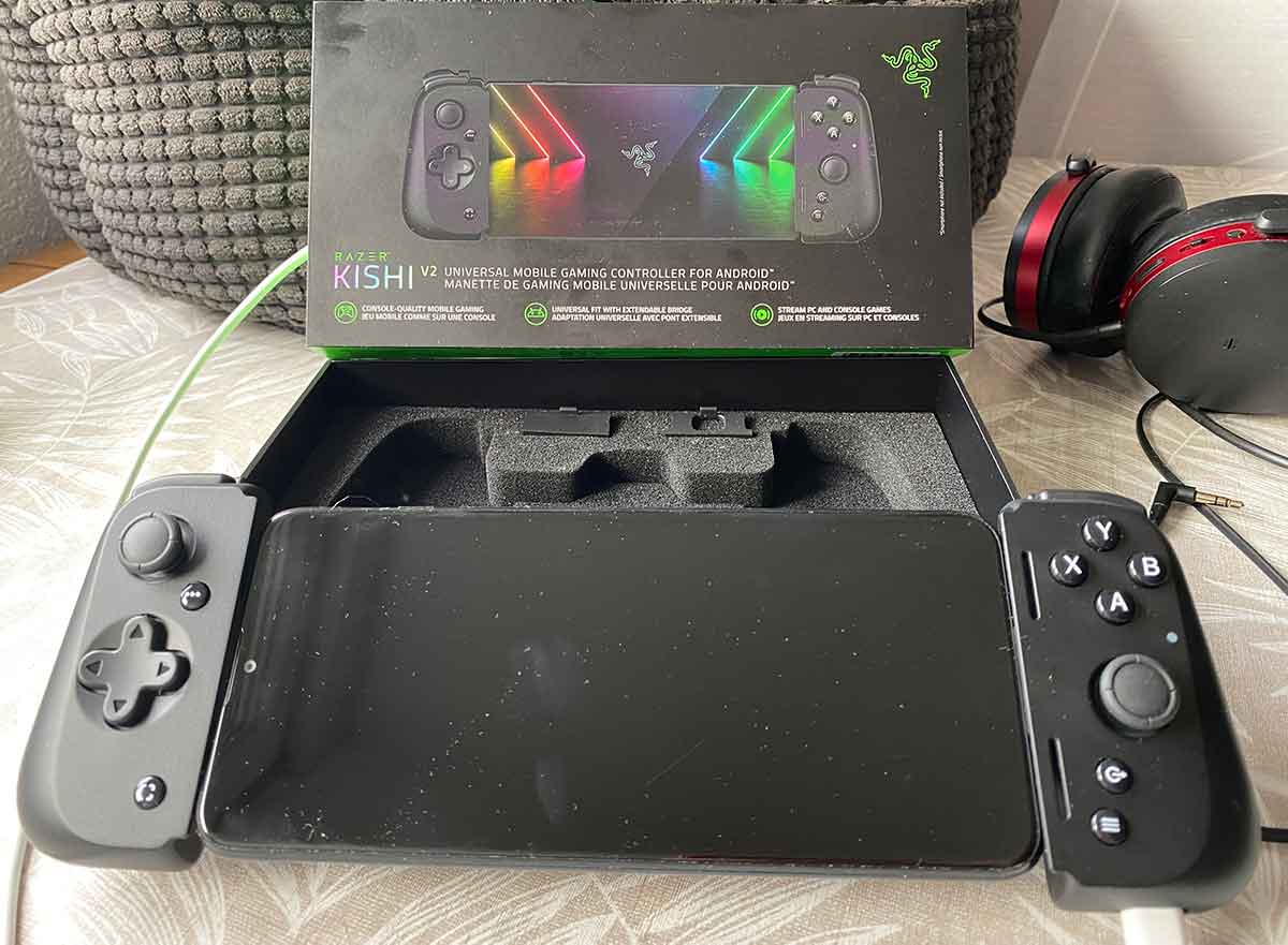 Razer Kishi V2, or how to turn your smartphone into a console