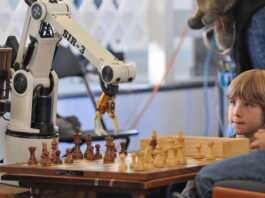 A chess player robot breaks the finger of his rival, a seven-year-old boy, during a tournament in Russia
