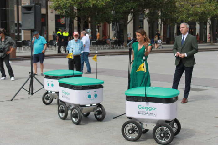 Goggo's autonomous robots arrive in Zaragoza: soon we will begin to see them handing out packages on its sidewalks
