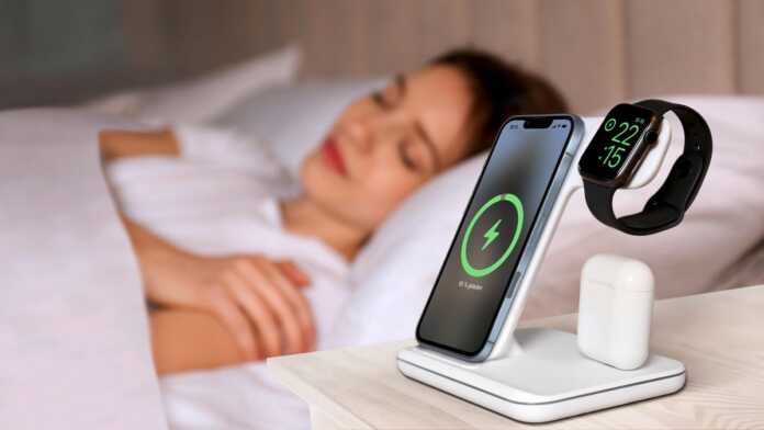 inductive triple charging stations for iphone watch and airpods in.jpg