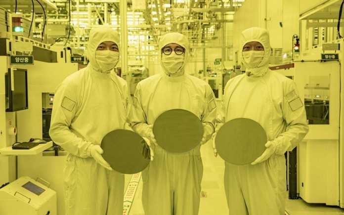 samsung launches production of worlds first 3nm chips.jpg