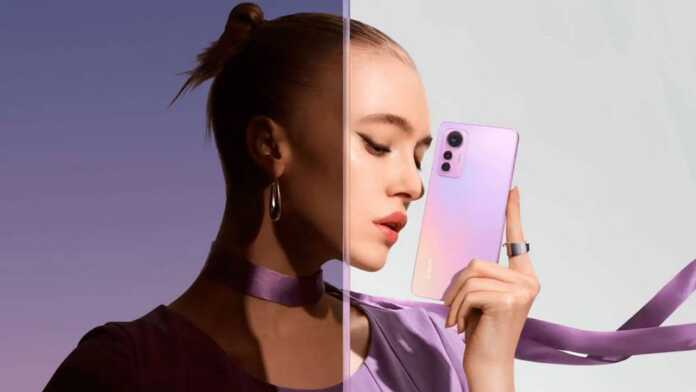 Model with Xiaomi 12 Lite