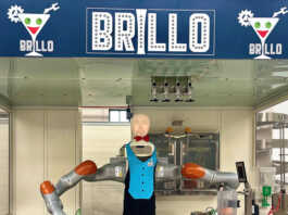 This friendly robot barman not only prepares cocktails, he also talks with customers: this is Brillo
