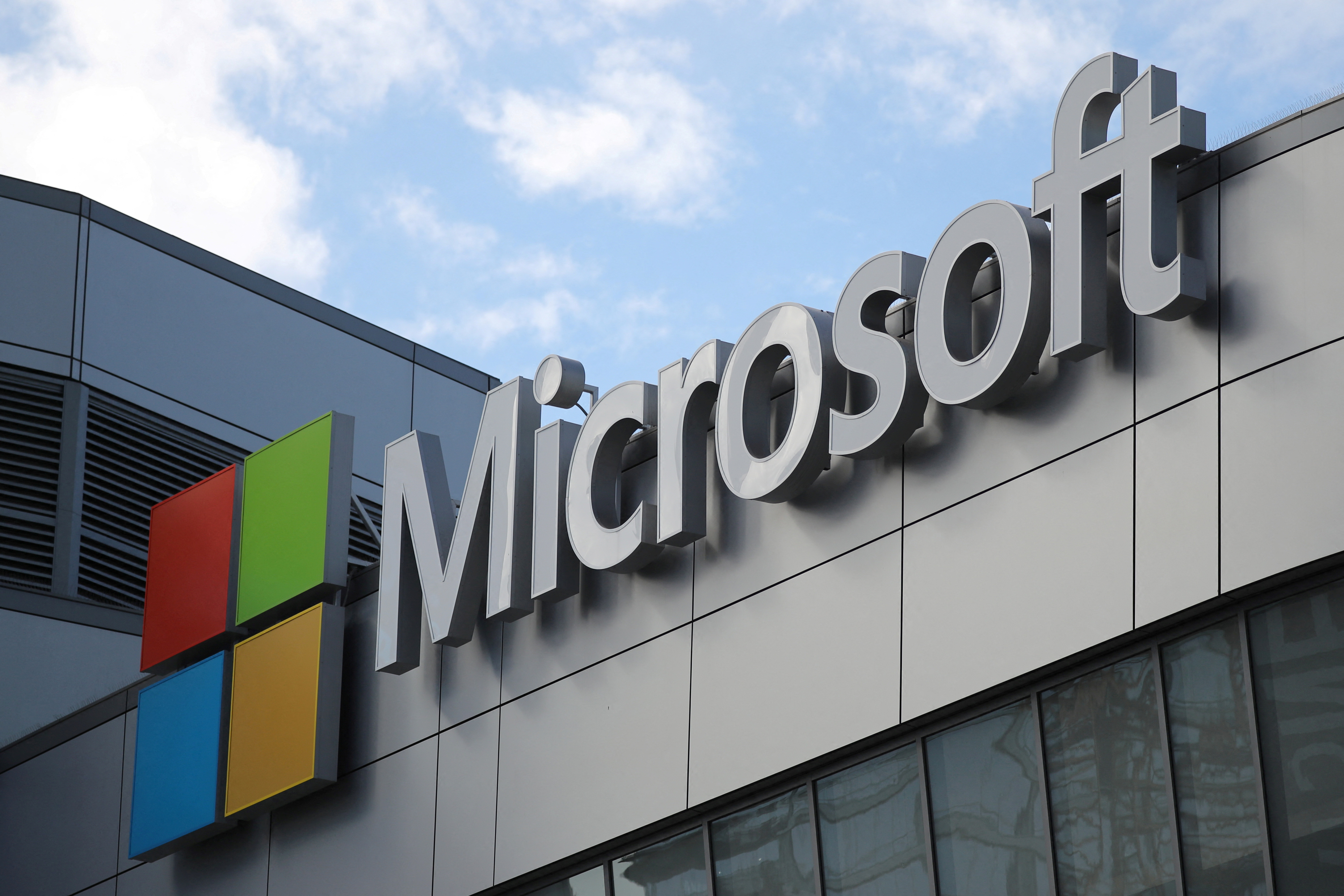 According to Microsoft, it is recommended to install the preview version of Windows 11 or Windows Server 2022 to avoid device malfunctions.  (REUTERS/Lucy Nicholson/File Photo)