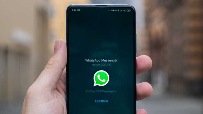 WhatsApp beta changes camera shortcut after community testing
