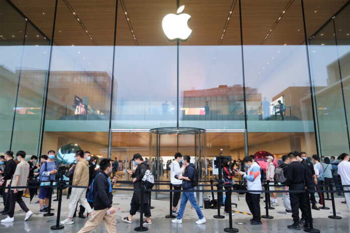apple iphone ipad availability beijing store exterior 09242021.jpg