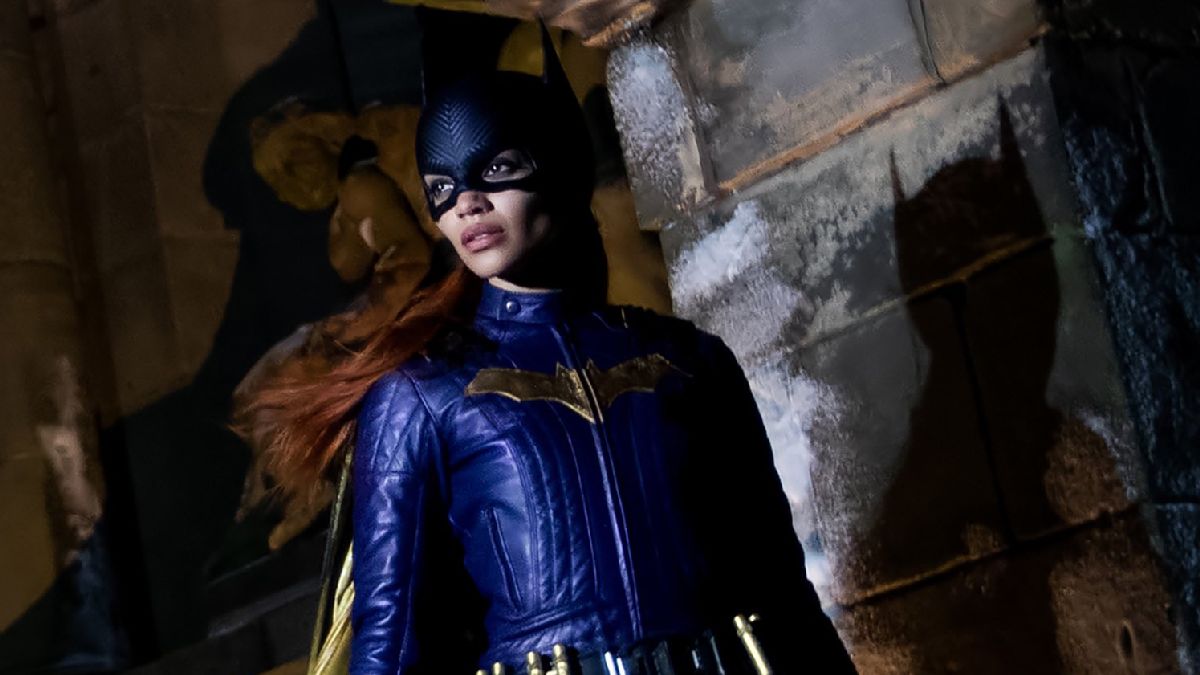 This is what the actress looked like in the Batgirl costume in the canceled HBO Max movie.  (Twitter/@lesliegrace)