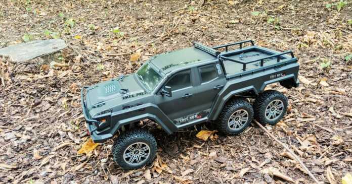 remote controlled crawlers from 30 euros now its off road with good.jpeg