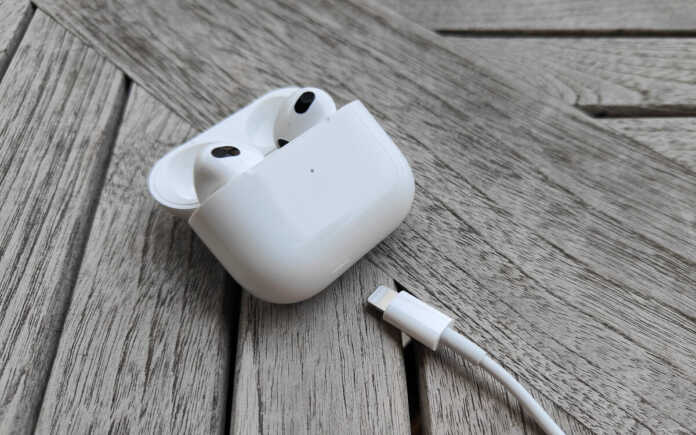 the airpods will abandon the lightning port for usb c in.jpg