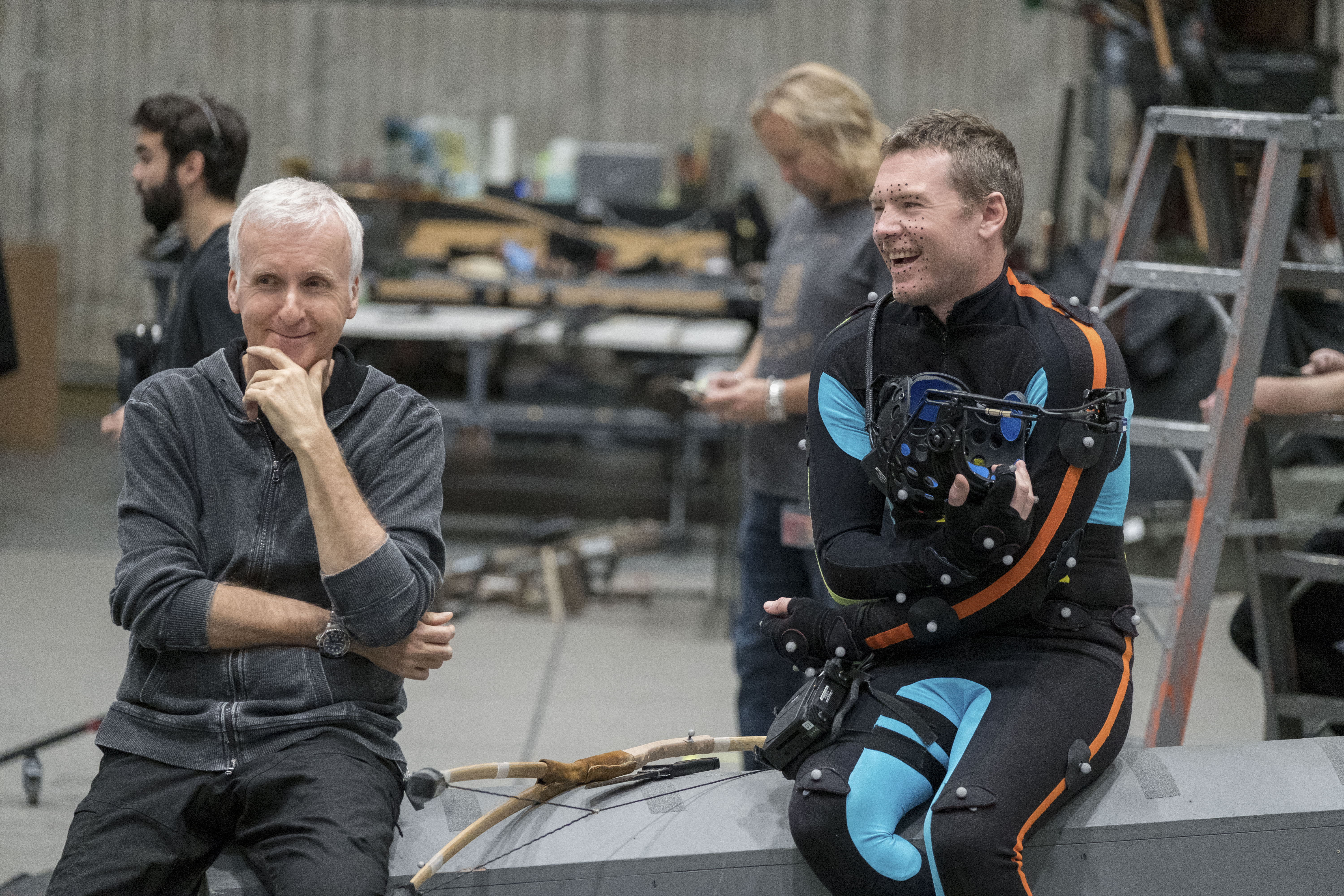 Director James Cameron with actor Sam Worthington behind the scenes.  (20th Century Studios)
