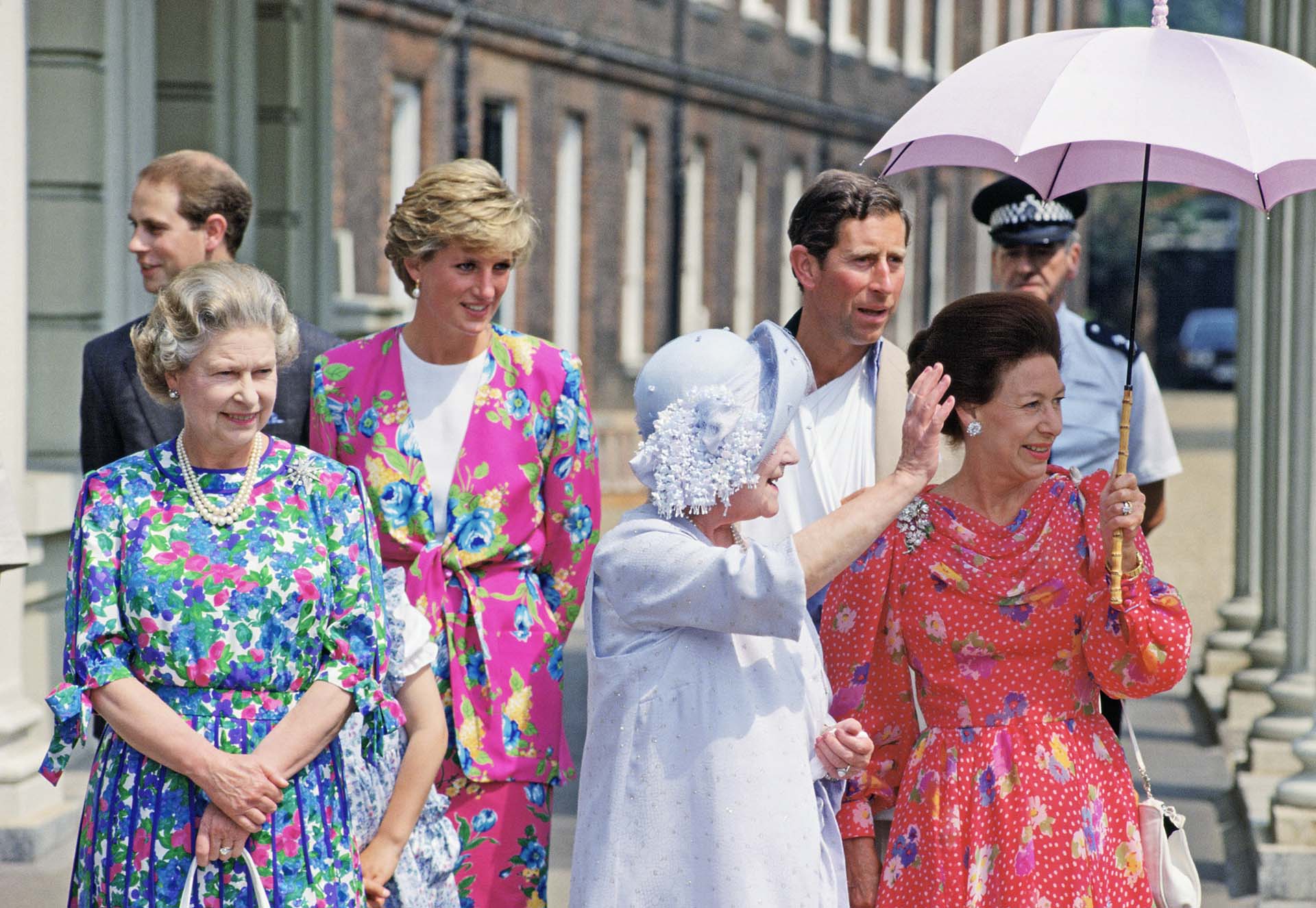 La reina Isabel había aceptado el matrimonio de Diana con Carlos sin cuestionamientos (Tim Graham Photo Library via Getty Images)