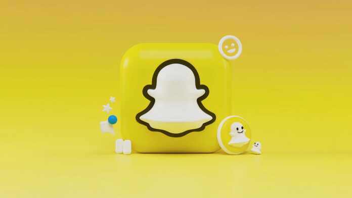 Snapchat launches web version for all users and reveals new widgets for iOS 16
