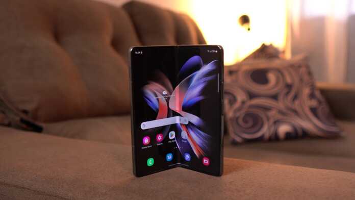 Polish users accuse Samsung of not supporting the foldable phone line
