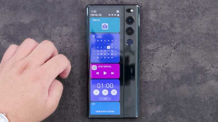Review video shows details of LG smartphone with scrollable screen
