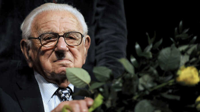 the film will be based on the biography of nicholas winton written by his daughter barbara. (efe)