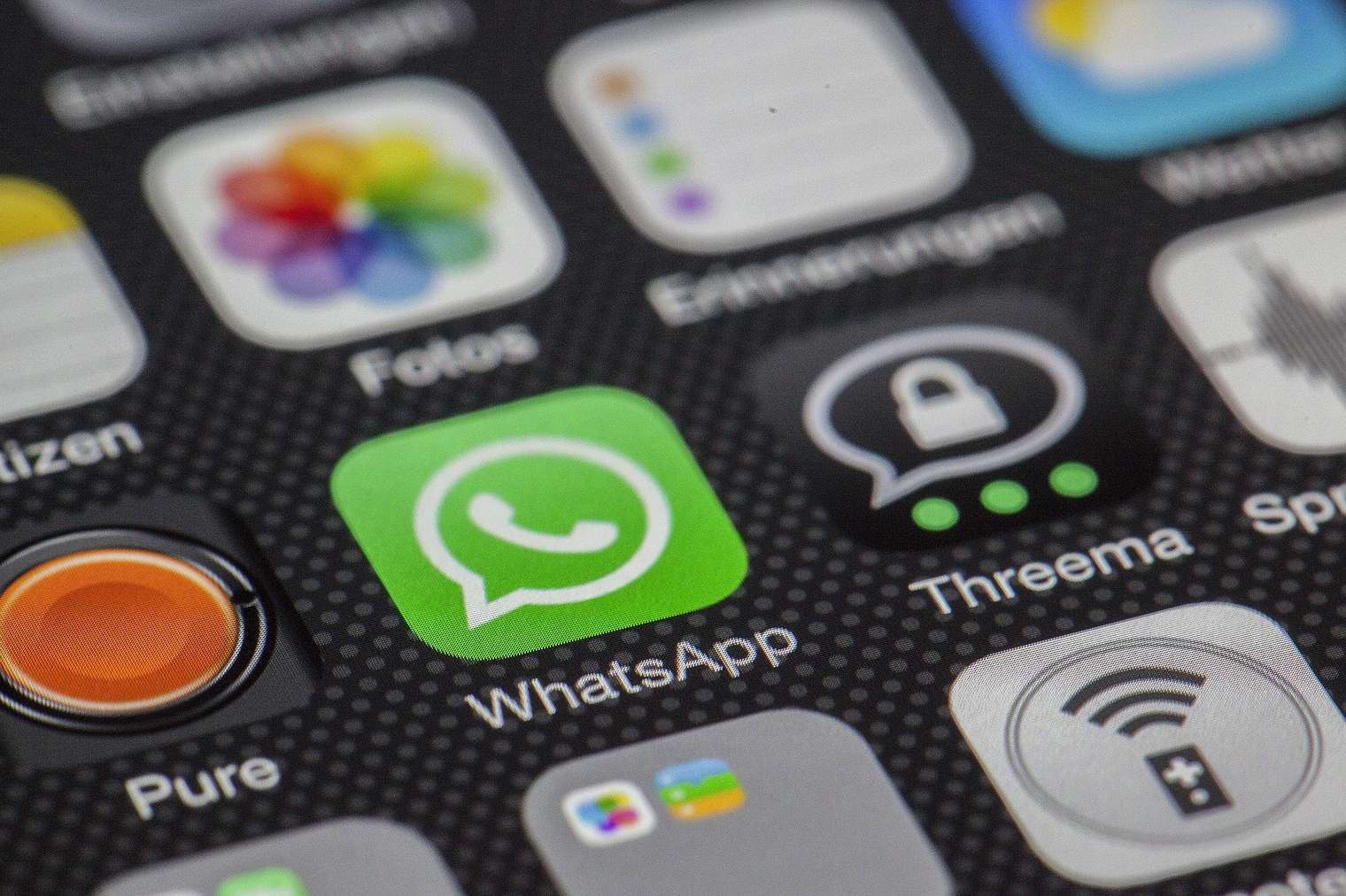 maintain privacy how to hide online status on whatsapp