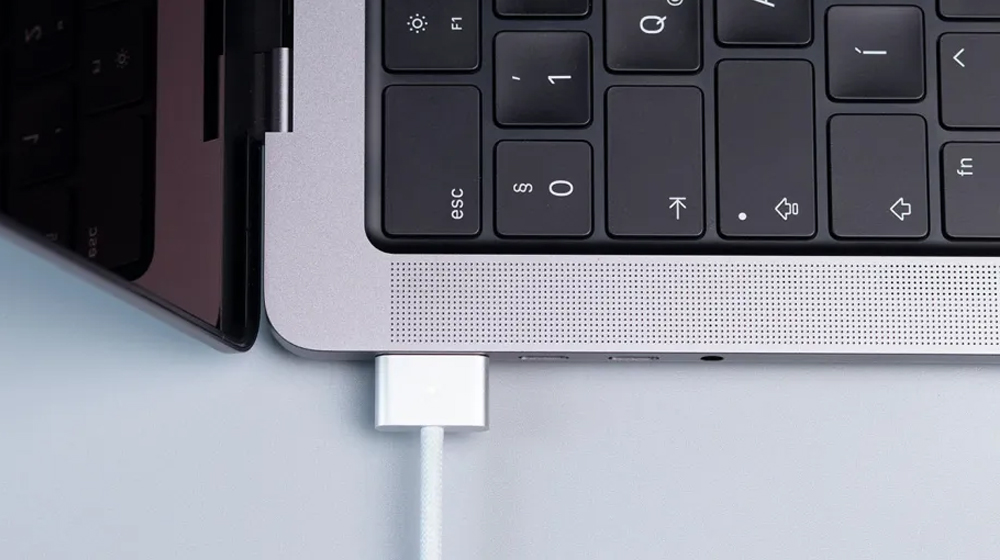 Macs can now detect liquids in the USB-C port