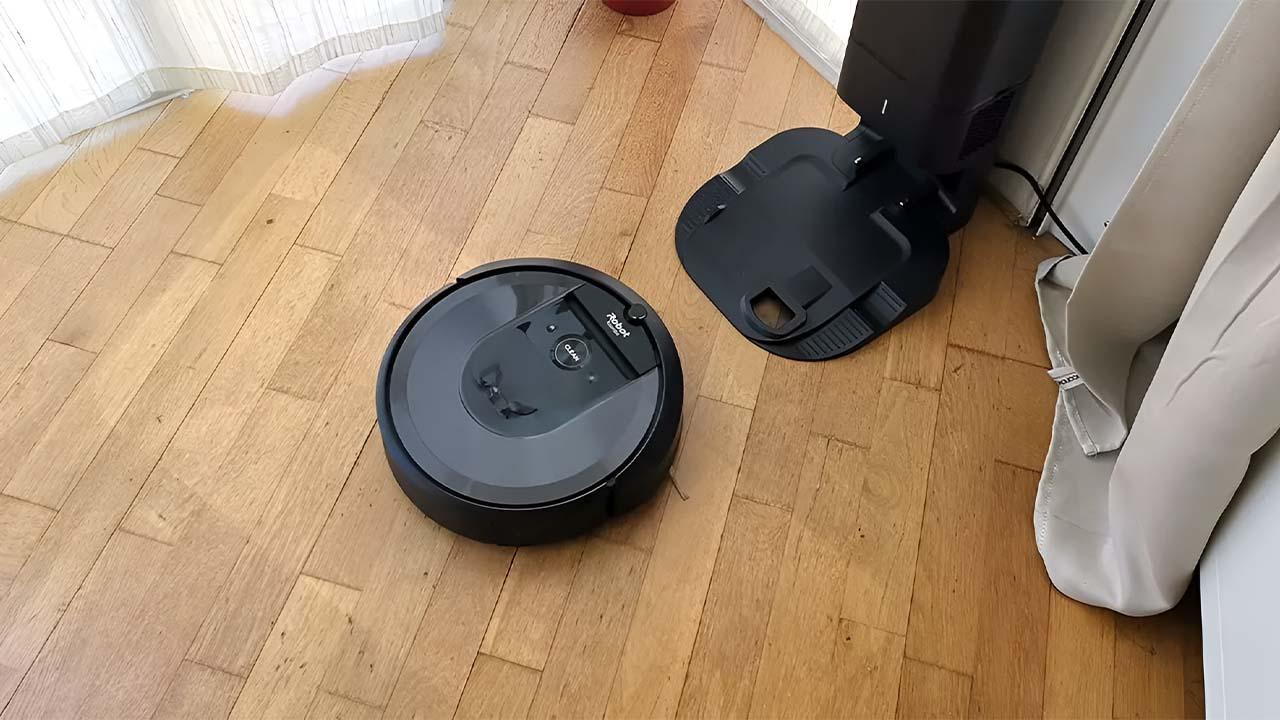 iRobot Roomba i7+ Vacuum Cleaner