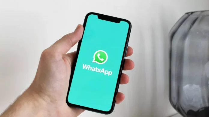 this is the condition that whatsapp imposes if you want to continue chatting from april 11